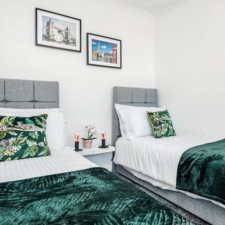 Heathrow 2-Bedroom Maisonette With Parking West Drayton  Bagian luar foto
