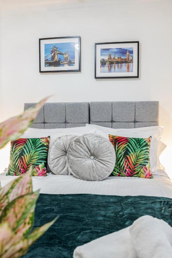 Heathrow 2-Bedroom Maisonette With Parking West Drayton  Bagian luar foto