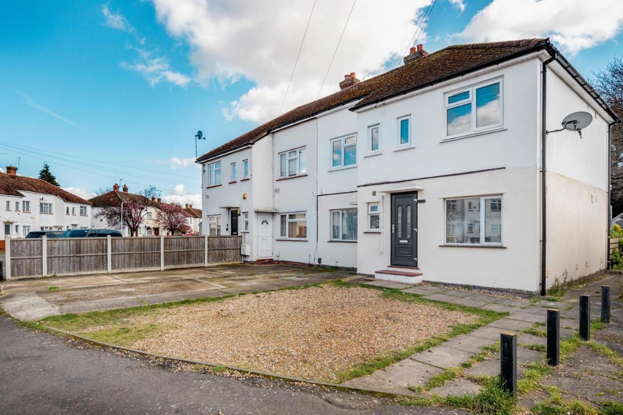 Heathrow 2-Bedroom Maisonette With Parking West Drayton  Bagian luar foto
