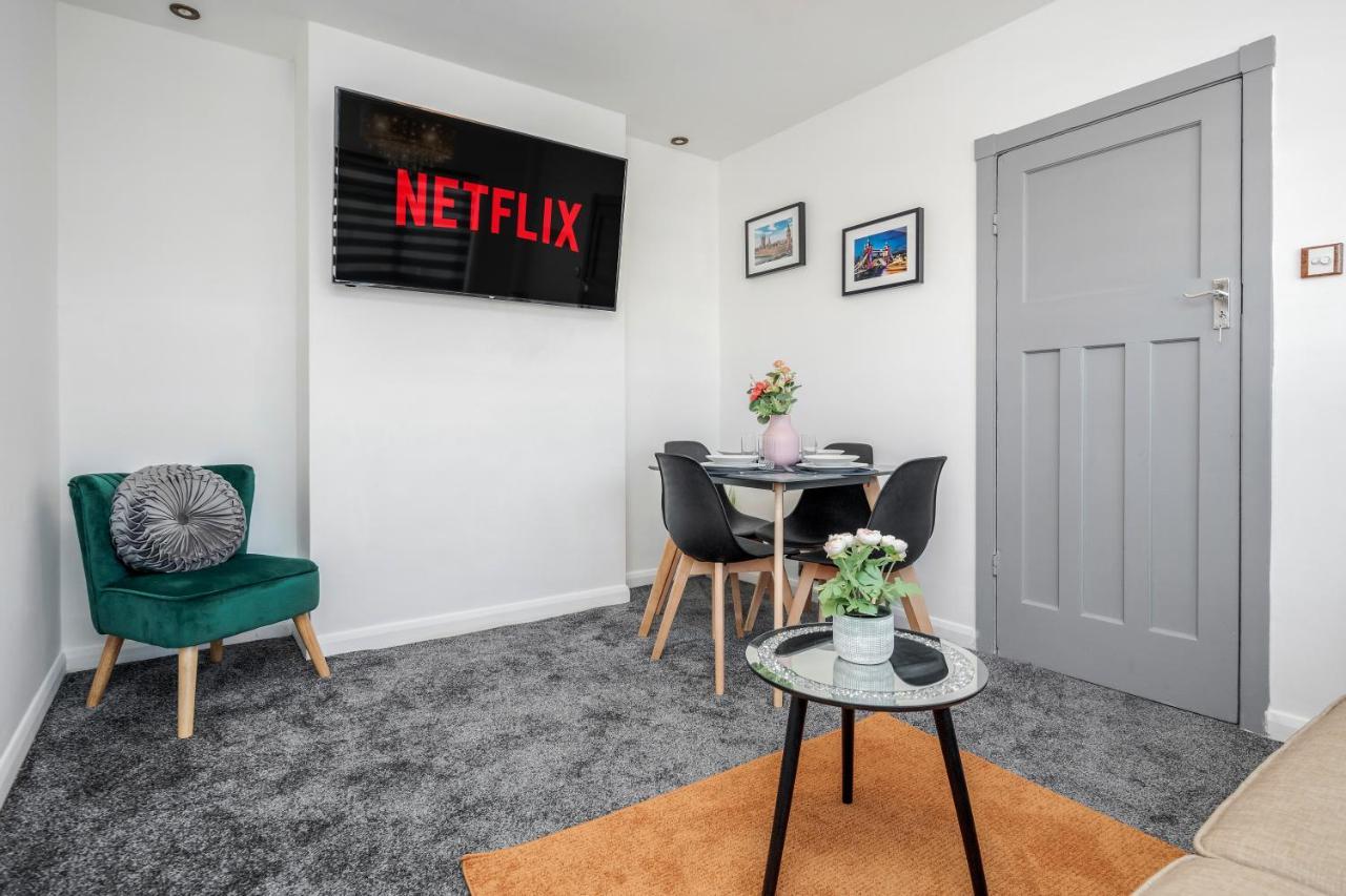 Heathrow 2-Bedroom Maisonette With Parking West Drayton  Bagian luar foto