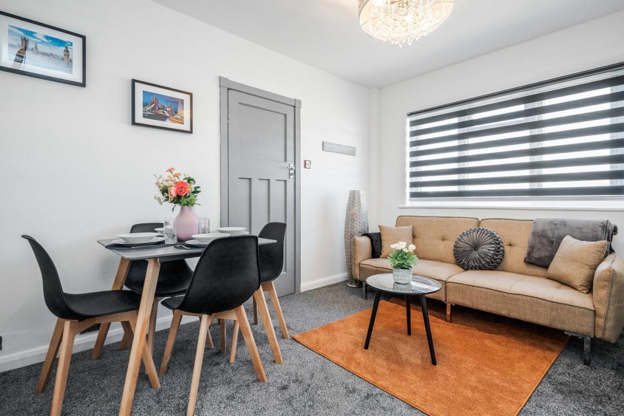 Heathrow 2-Bedroom Maisonette With Parking West Drayton  Bagian luar foto