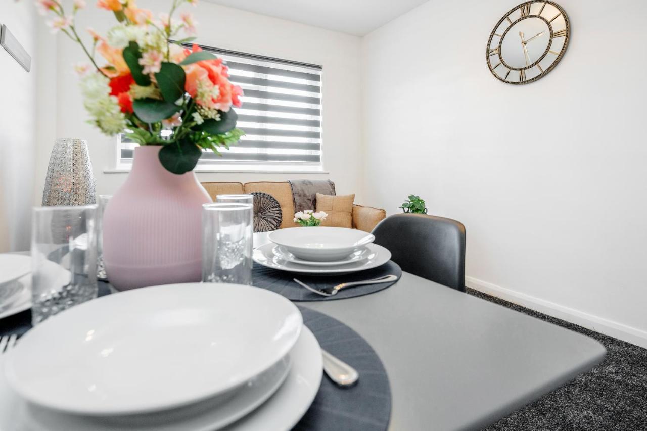 Heathrow 2-Bedroom Maisonette With Parking West Drayton  Bagian luar foto