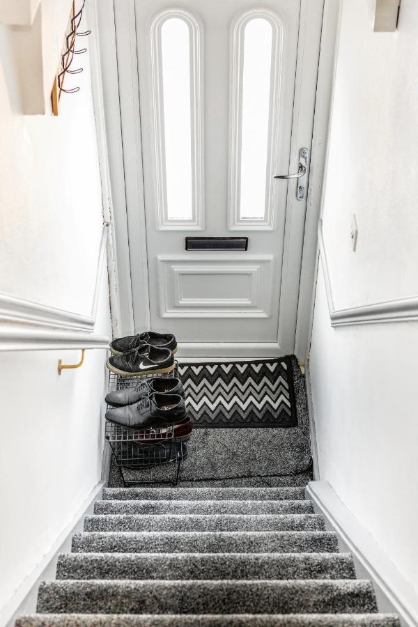 Heathrow 2-Bedroom Maisonette With Parking West Drayton  Bagian luar foto